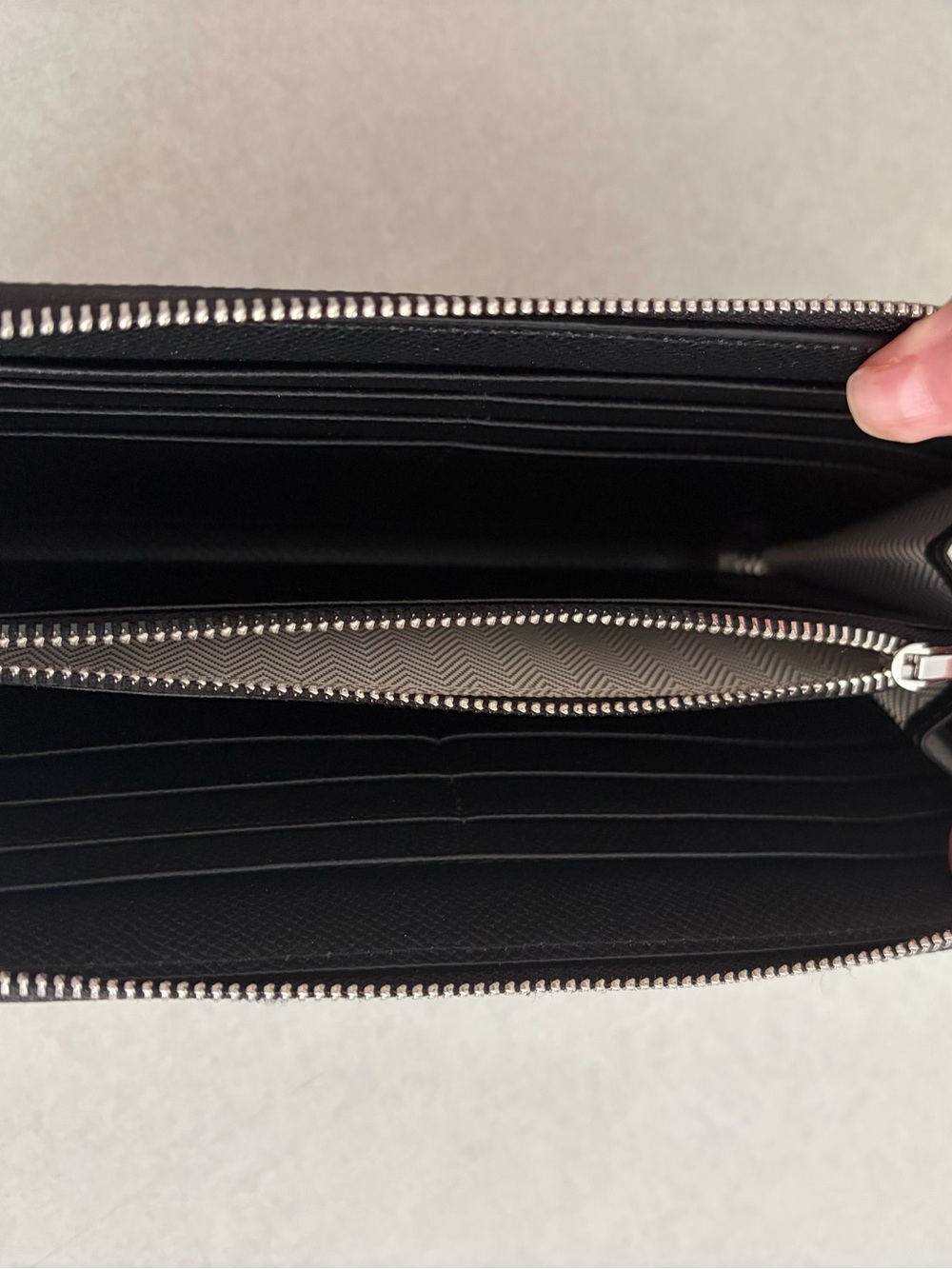 The Livia Zippered Leather Wallet - Black - Picture 4 of 4